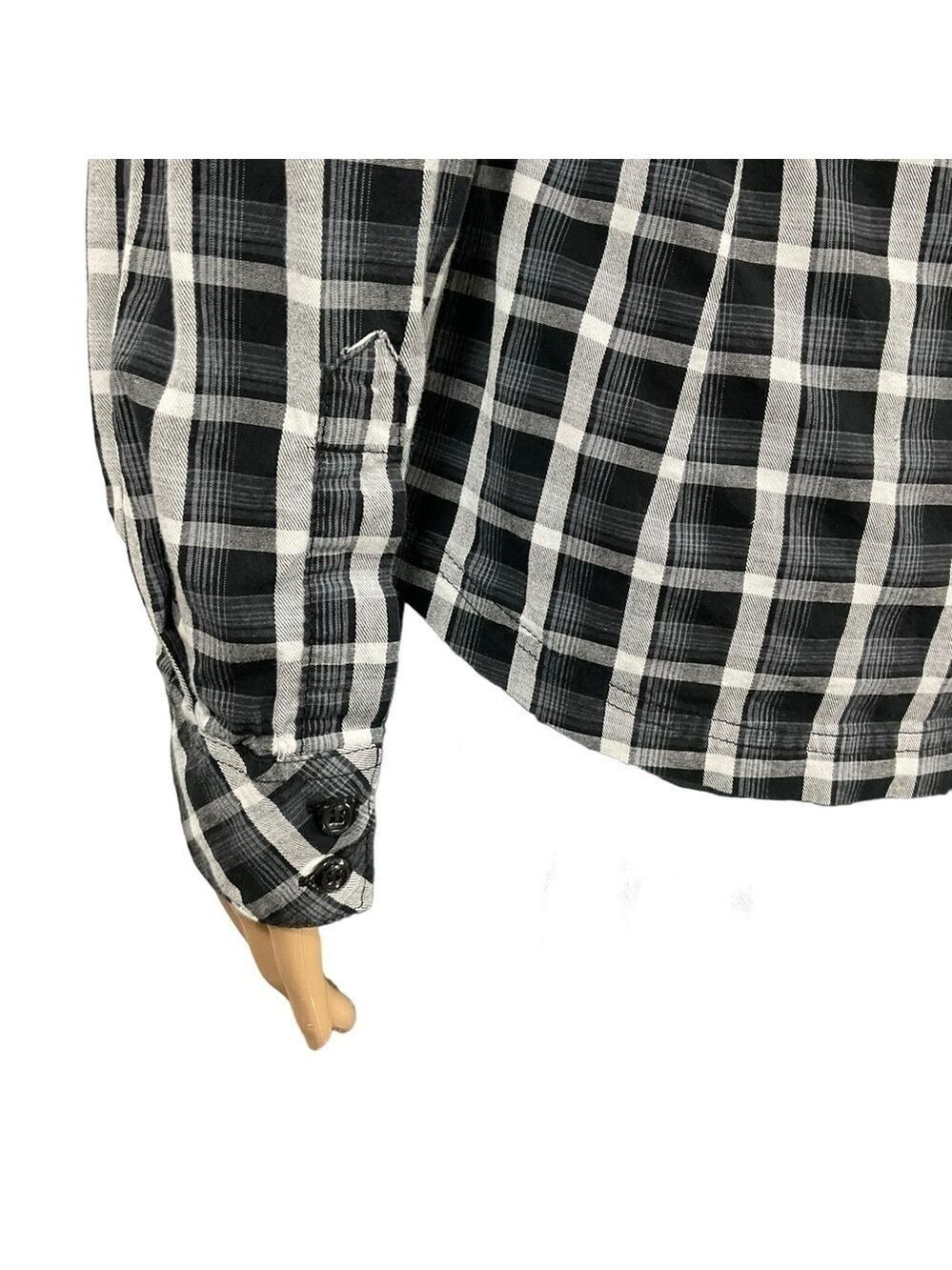 Guess Plaid Button down Blouse size Medium front pockets & roll up sleeves - Picture 6 of 9